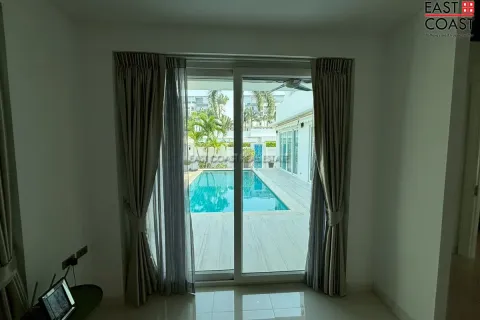 Casa de 4 dormitorios en Jomtien Beach, Pattaya, Tailandia № 212875 - foto 26