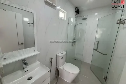 Casa de 4 dormitorios en Jomtien Beach, Pattaya, Tailandia № 212875 - foto 17