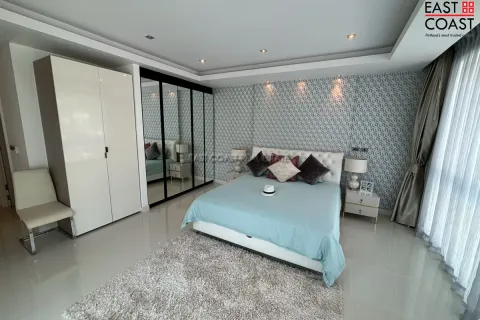 Casa de 4 dormitorios en Jomtien Beach, Pattaya, Tailandia № 212875 - foto 12