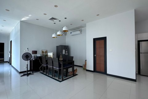 Villa in Phuket, Thailand 3 bedrooms № 156163 - photo 17