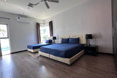 Villa in Phuket, Thailand 3 bedrooms № 156163 - photo 29