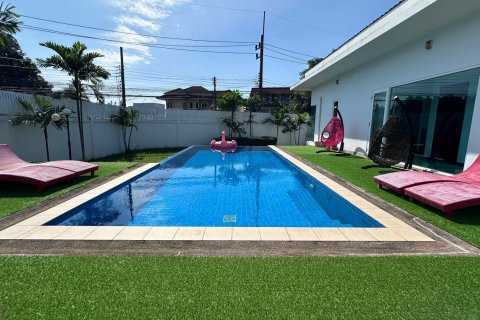 Villa in Phuket, Thailand 3 bedrooms № 156163 - photo 5