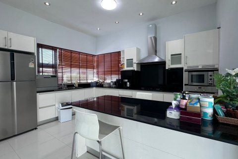 Villa in Phuket, Thailand 3 bedrooms № 156163 - photo 15