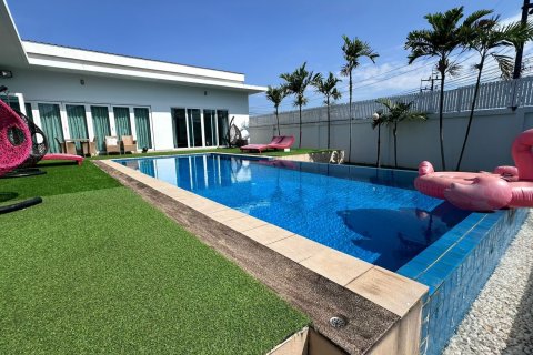 Villa in Phuket, Thailand 3 bedrooms № 156163 - photo 3