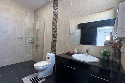 Villa in Phuket, Thailand 3 bedrooms № 156163 - photo 19