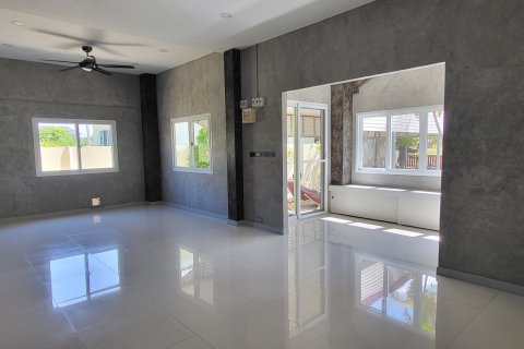 Villa in Cha-am, Thailand 4 bedrooms № 168889 - photo 4