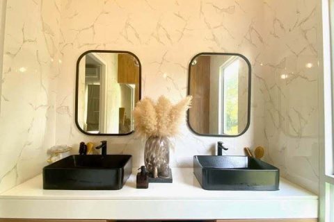 Villa in Phuket, Thailand 3 bedrooms № 168891 - photo 11