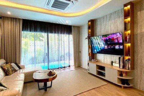Villa in Phuket, Thailand 3 bedrooms № 168891 - photo 2