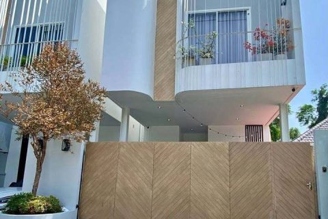 Villa in Phuket, Thailand 3 bedrooms № 168891 - photo 1