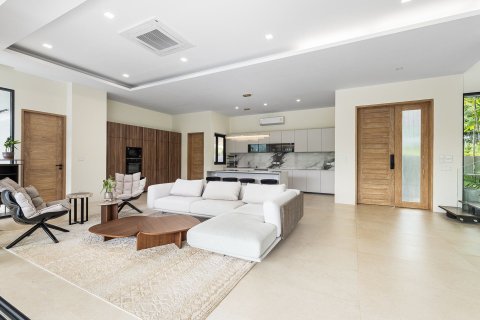 Villa in Phuket, Thailand 4 bedrooms № 168887 - photo 4