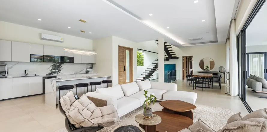 Villa in Phuket, Thailand 4 bedrooms № 168887