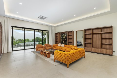 Villa in Phuket, Thailand 4 bedrooms № 168887 - photo 11