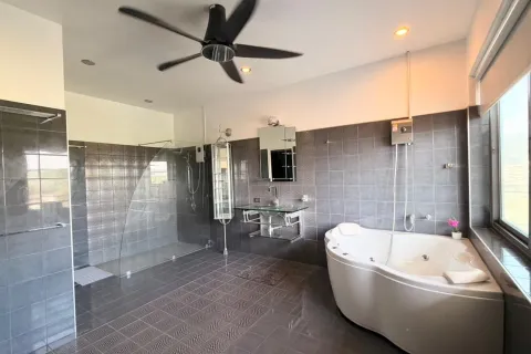 Villa in Phuket, Thailand 4 bedrooms № 168893 - photo 15