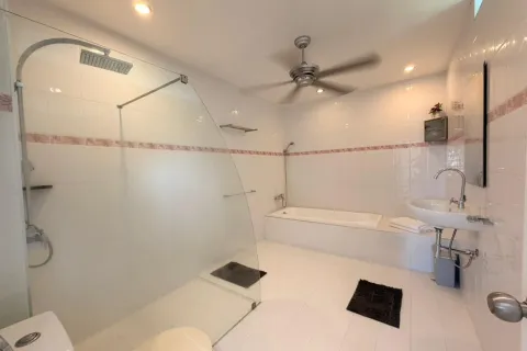 Villa in Phuket, Thailand 4 bedrooms № 168893 - photo 18