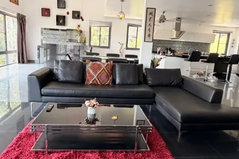 Villa in Phuket, Thailand 4 bedrooms № 168893 - photo 3