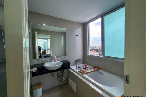 Condo in Bangkok, Thailand, 2 bedrooms № 186587 - photo 3