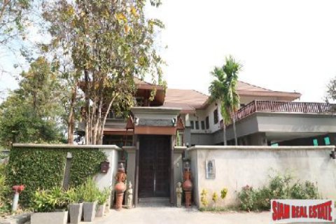 Maison à Chiang Mai, Thaïlande 4 chambres № 192857