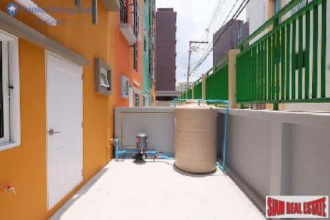 Commercial property in Bangkok, Thailand 204 sq.m. № 192855 - photo 5