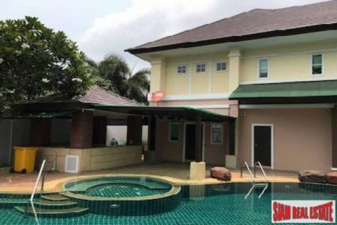 Propriété commerciale à Bang Na, Bangkok, Thaïlande 450 m2 № 192854
