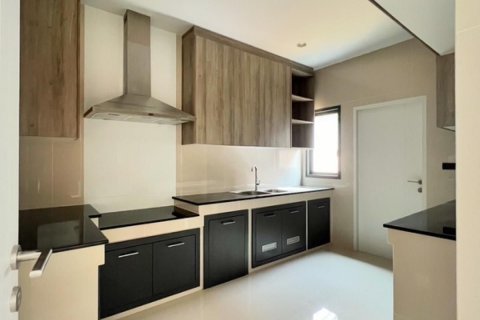 House in Thawi Watthana, Bangkok, Thailand 4 bedrooms № 154836 - photo 14