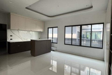 House in Thawi Watthana, Bangkok, Thailand 4 bedrooms № 154836 - photo 11