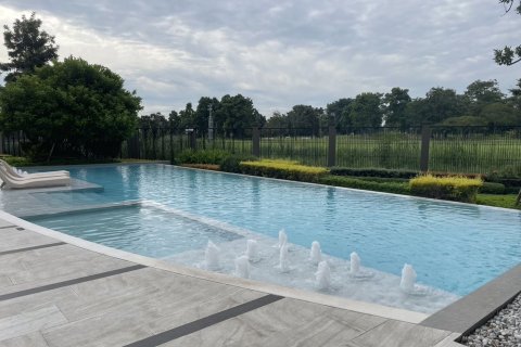 House in Pathum Thani, Thailand 4 bedrooms № 154835 - photo 8