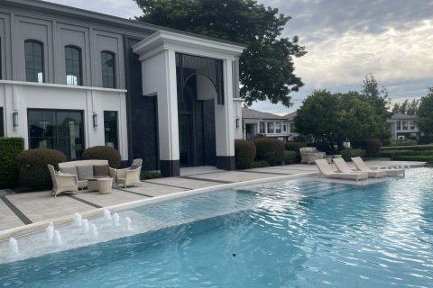 House in Pathum Thani, Thailand 4 bedrooms № 154835 - photo 7