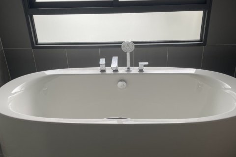 House in Pathum Thani, Thailand 4 bedrooms № 154835 - photo 6