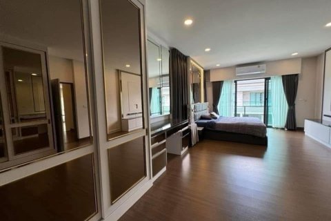 Maison à Bang Kaeo, Thaïlande 5 chambres № 154841 - photo 21