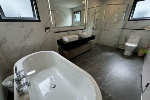 Maison à Bang Kaeo, Thaïlande 5 chambres № 154841 - photo 17