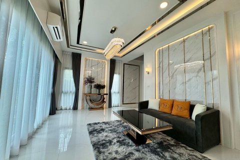 Maison à Bang Kaeo, Thaïlande 5 chambres № 154841 - photo 2