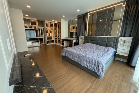 Maison à Bang Kaeo, Thaïlande 5 chambres № 154841 - photo 12