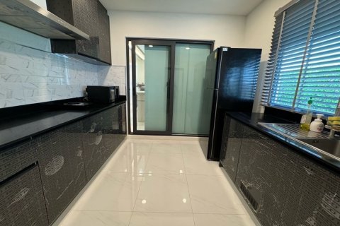 Maison à Bang Kaeo, Thaïlande 5 chambres № 154841 - photo 27