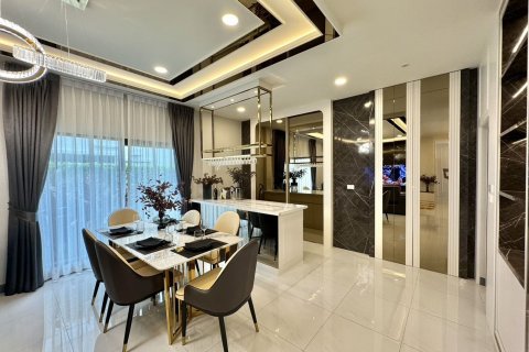 Maison à Bang Kaeo, Thaïlande 5 chambres № 154841 - photo 6