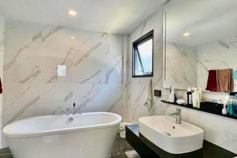 Maison à Bang Kaeo, Thaïlande 5 chambres № 154841 - photo 25