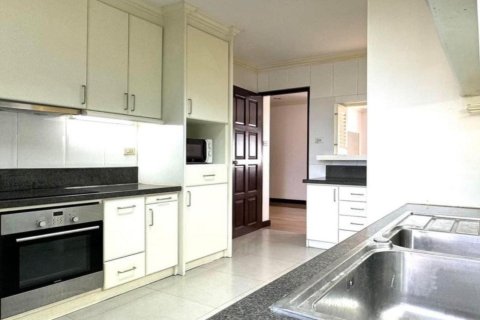 Condo in Bangkok, Thailand, 3 bedrooms  № 157756 - photo 3