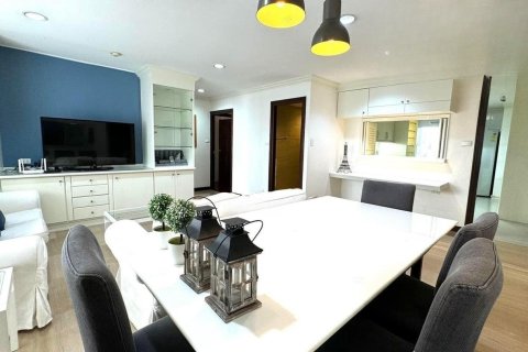 Condo in Bangkok, Thailand, 3 bedrooms  № 157756 - photo 2