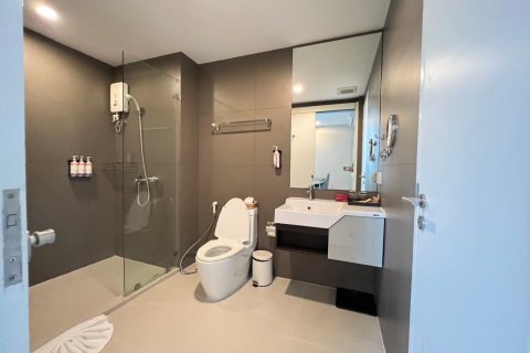 Condo in Bangkok, Thailand, 2 bedrooms  № 157754 - photo 13