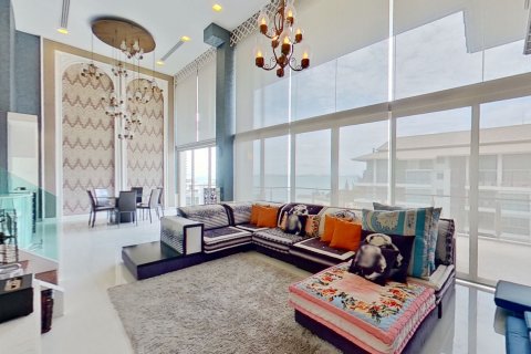 Дуплекс в Паттайе, Таиланд с 3 спальнями  № 138758 - фото 1