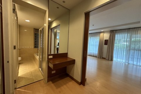 Condo in Sathon, Bangkok, Thailand, 3 bedrooms № 138750 - photo 16
