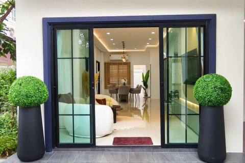 Maison à Min Buri, Bangkok, Thaïlande 3 chambres № 138752 - photo 14