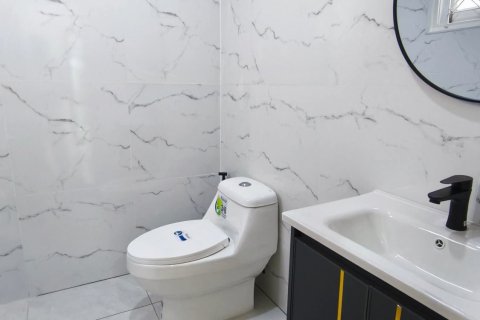 Maison à Min Buri, Bangkok, Thaïlande 3 chambres № 138752 - photo 11