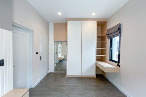 Maison à Bang Kruai, Thaïlande 4 chambres № 147779 - photo 26