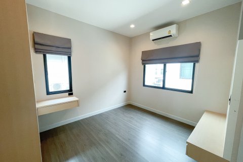 Maison à Bang Kruai, Thaïlande 4 chambres № 147779 - photo 25