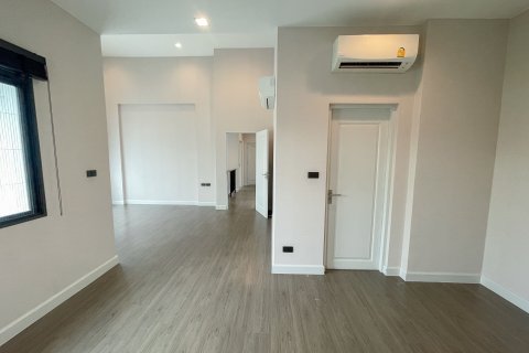 Maison à Bang Kruai, Thaïlande 4 chambres № 147779 - photo 17