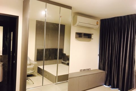 Студия в кондо в Бангкоке, Таиланд № 143665 - фото 2