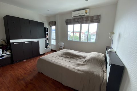 Таунхаус в Пхракханонге, Бангкок, Таиланд с 4 спальнями № 143661 - фото 13