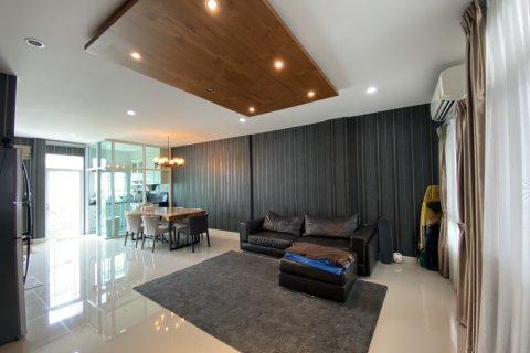 Таунхаус в Пхракханонге, Бангкок, Таиланд с 4 спальнями № 143661 - фото 2