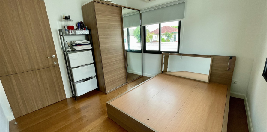 House in Bangkok, Thailand 3 bedrooms № 190391