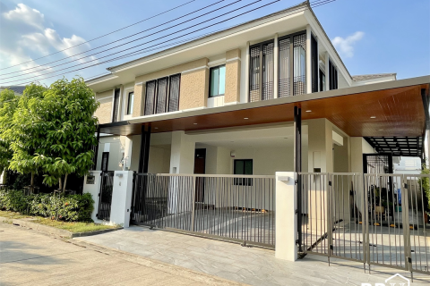 House in Bangkok, Thailand 3 bedrooms № 190391 - photo 3